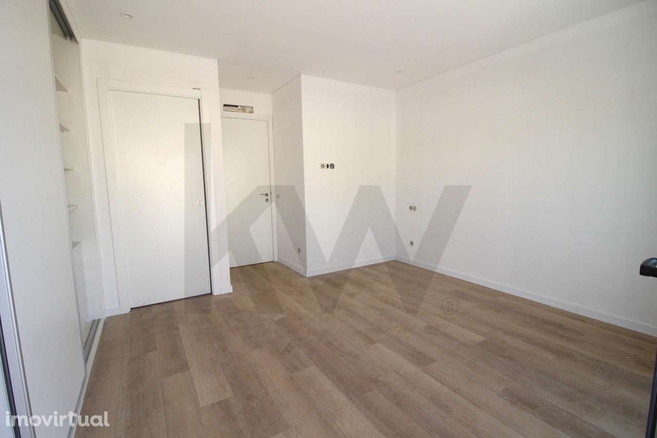MORADIA T3, NOVA, CONTEMPORÂNEA, PERTO DA PRAIA, GARAGEM, ARMAÇÃO DE P - Grande imagem: 5/25