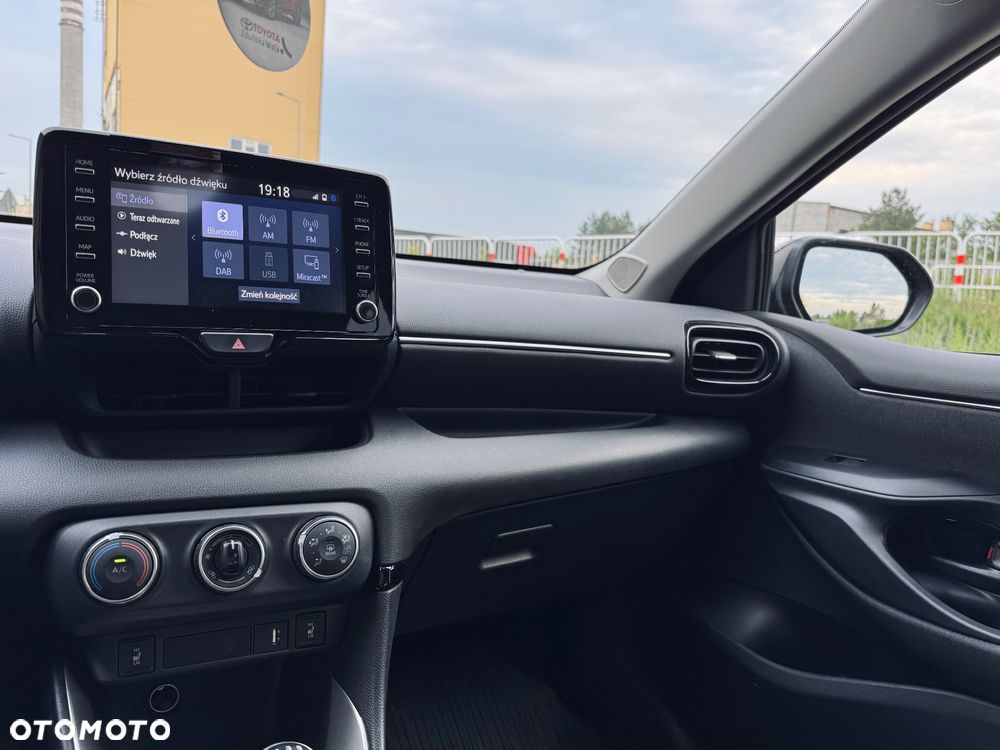 Toyota Yaris - 10