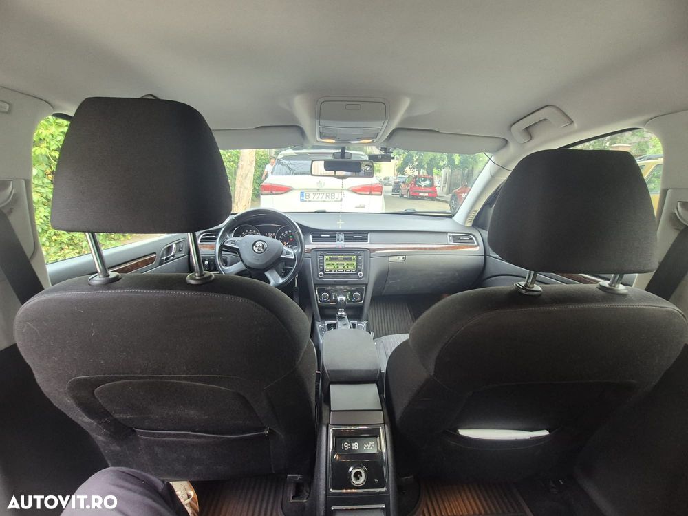 Skoda Superb 2.0 TDI Elegance DSG - 23