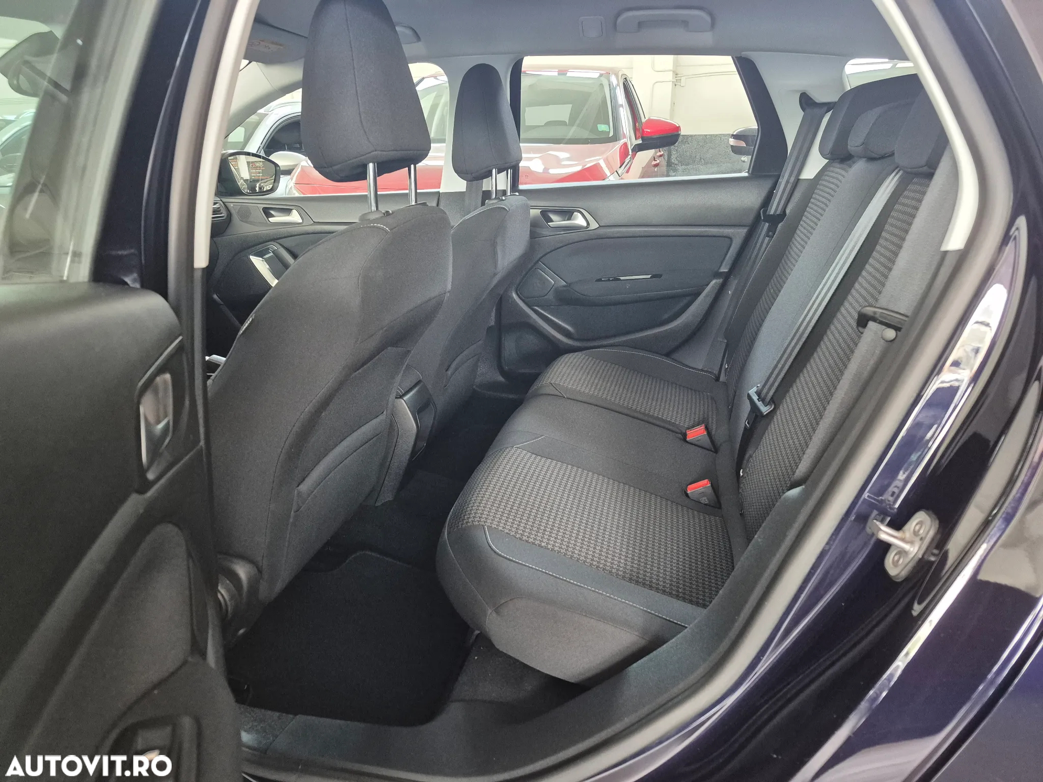 Peugeot 308 1.2 L PureTech Turbo S&S Allure - 11