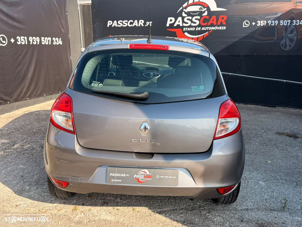 Renault Clio 1.2 16V Authentique - 11