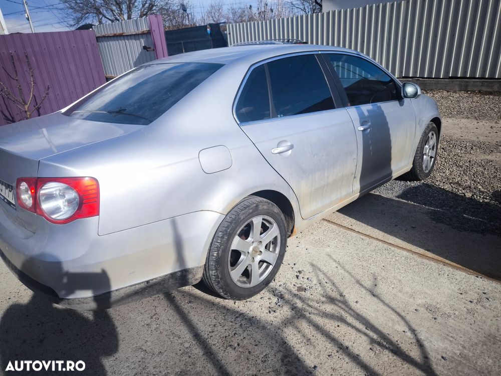 Volkswagen Jetta 1.9 TDI DPF Sportline - 6