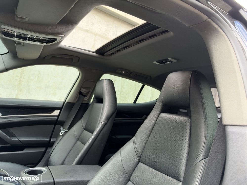 Porsche Panamera Platinum Edition - 4