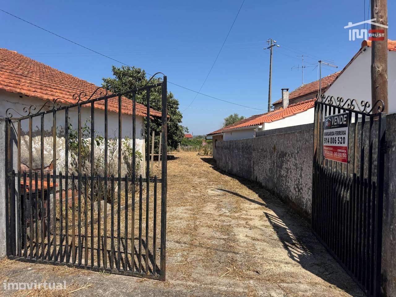 2 Moradias inseridas num terreno todo vedado com 1785 m2, poço, fur... - Grande imagem: 4/40