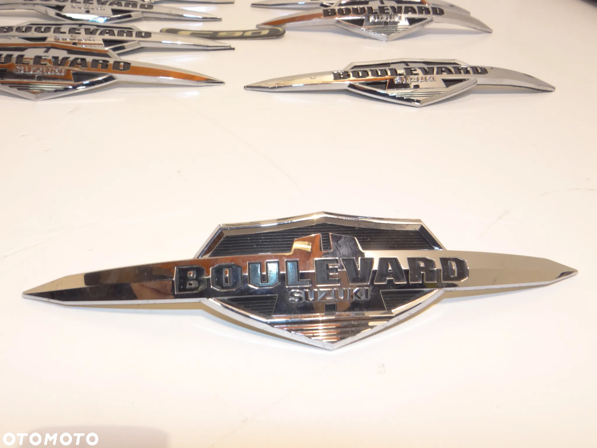 SUZUKI BOULEVARD EMBLEMAT ZNACZEK NA ZBIORNIK PALIWA BAK  S024 - 5