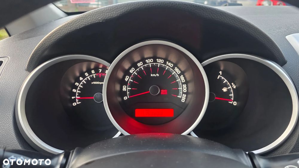 Kia Venga 1.6 L - 10