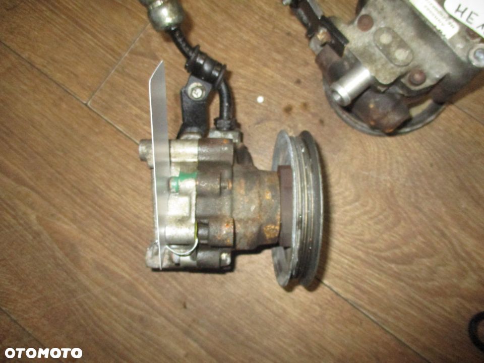 POMPA WSPOMAGANIA RENAULT LAGUNA II 1.9 8200096704 - 1