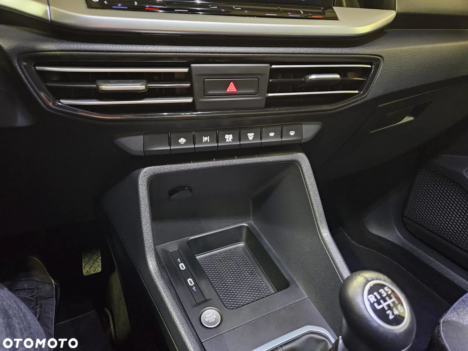 Ford Tourneo Connect 1.5 EcoBoost Titanium - 12