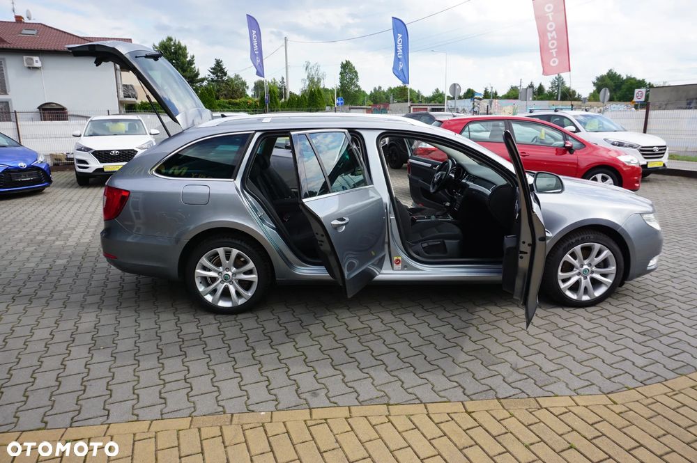 Skoda Superb 2.0 TDI DSG FAMILY - 14