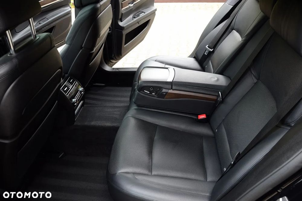 BMW Seria 7 750Ld xDrive - 27