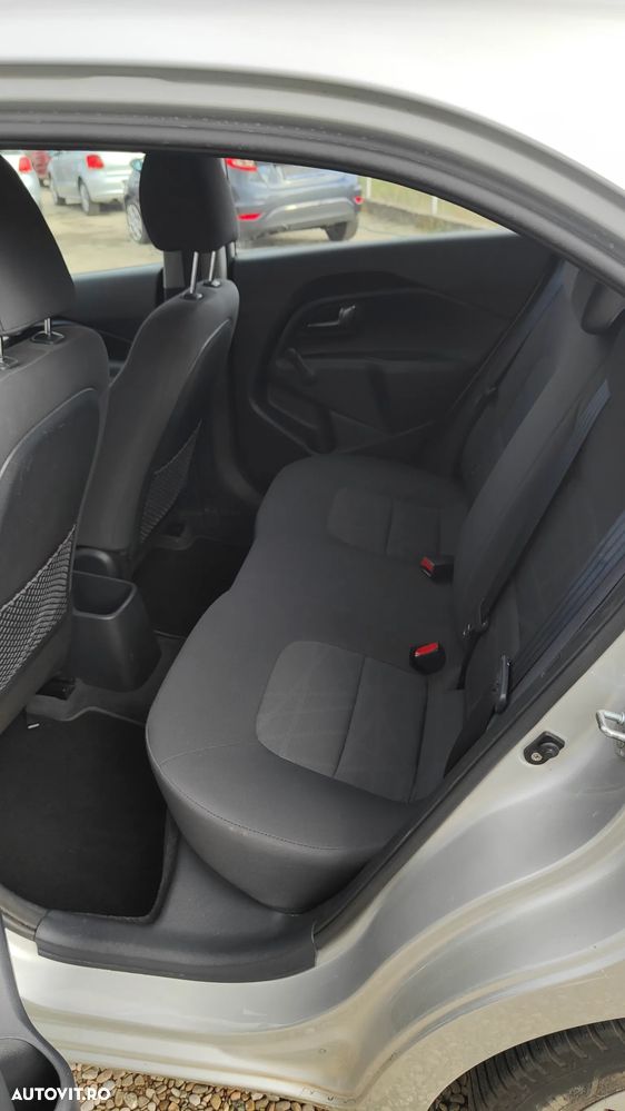 Kia Rio - 8