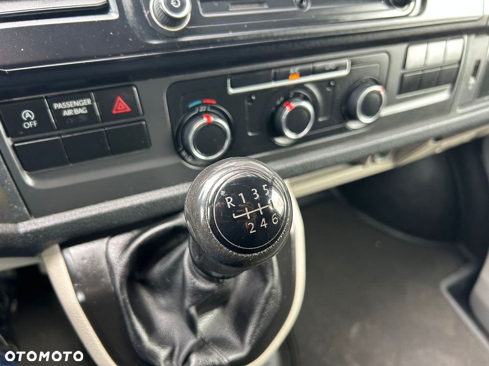 Volkswagen Transporter T6 Lift L2H1 Long 2.0 TDI 150KM **200tyś. km.**Klima**3 osobowy**2017R** - 17