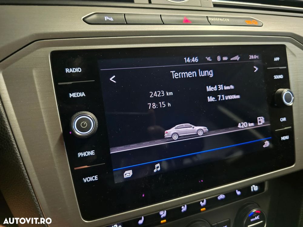 Volkswagen Passat - 11