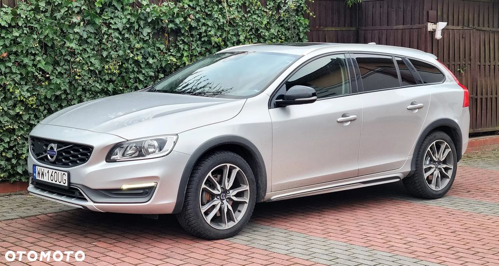 Volvo V60 Cross Country T5 AWD Summum - 1