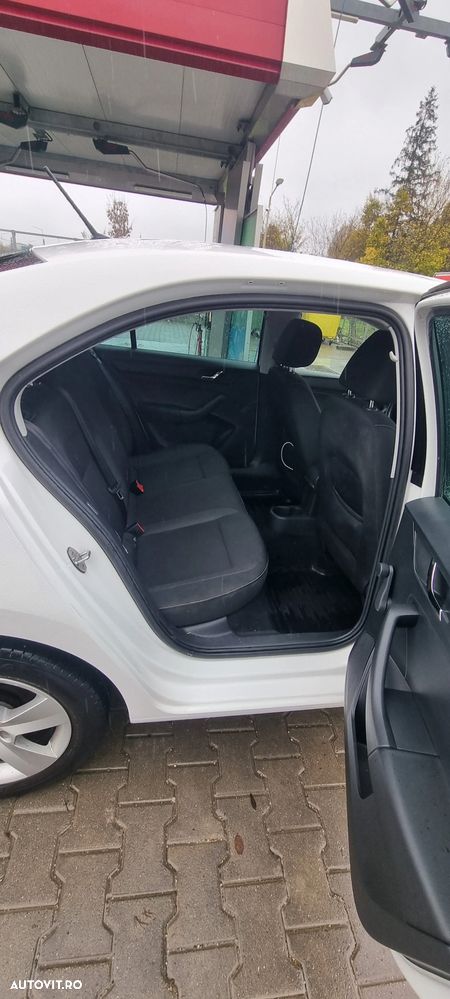 Skoda Rapid - 10