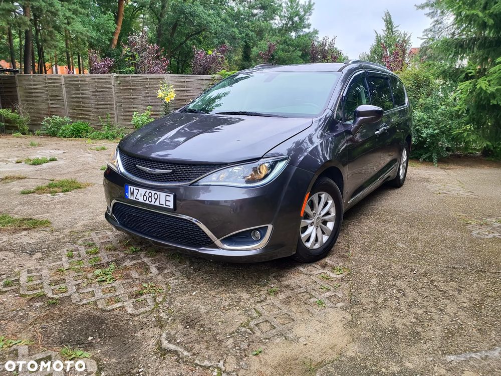 Chrysler Pacifica - 1