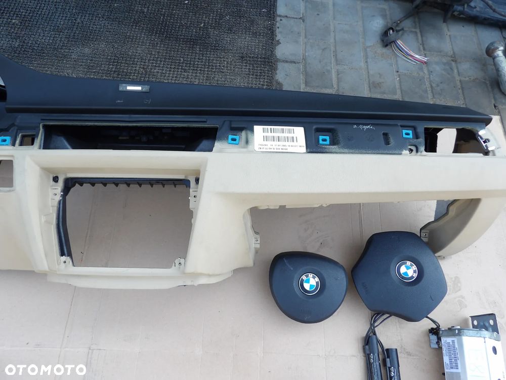 BMW - E90* - DESKA ROZDZIELCZA - KOKPIT - KONSOLA - BEZ KUBKÓW - BEZ NAWIGACJI - PODUSZKA KIEROWCY - PASAŻERA - NAPINACZE - DEMONTAŻ - ORYGINAŁ -  7155203 - 4