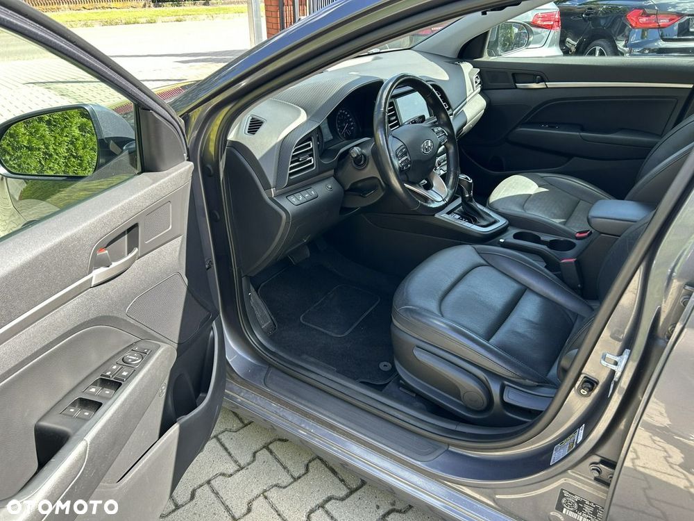 Hyundai Elantra - 16