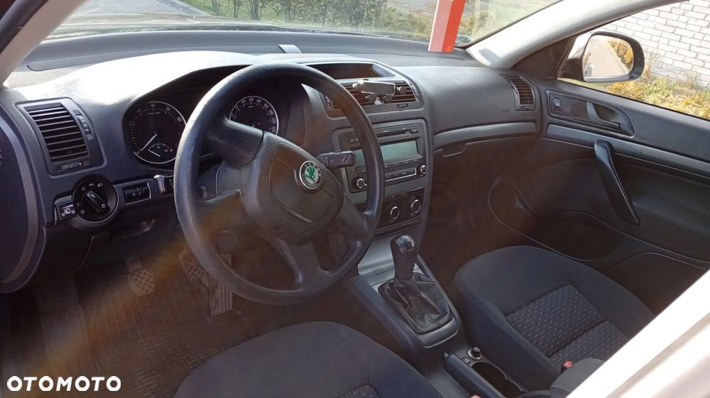 Skoda Octavia 1.6 - 6