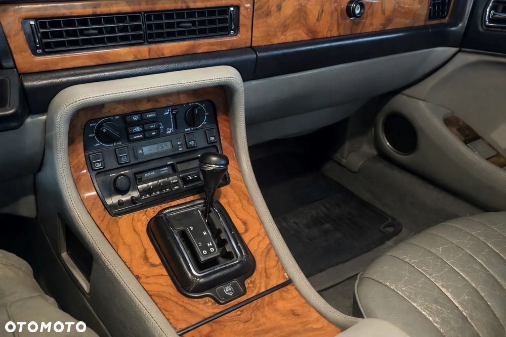Jaguar XJ - 3