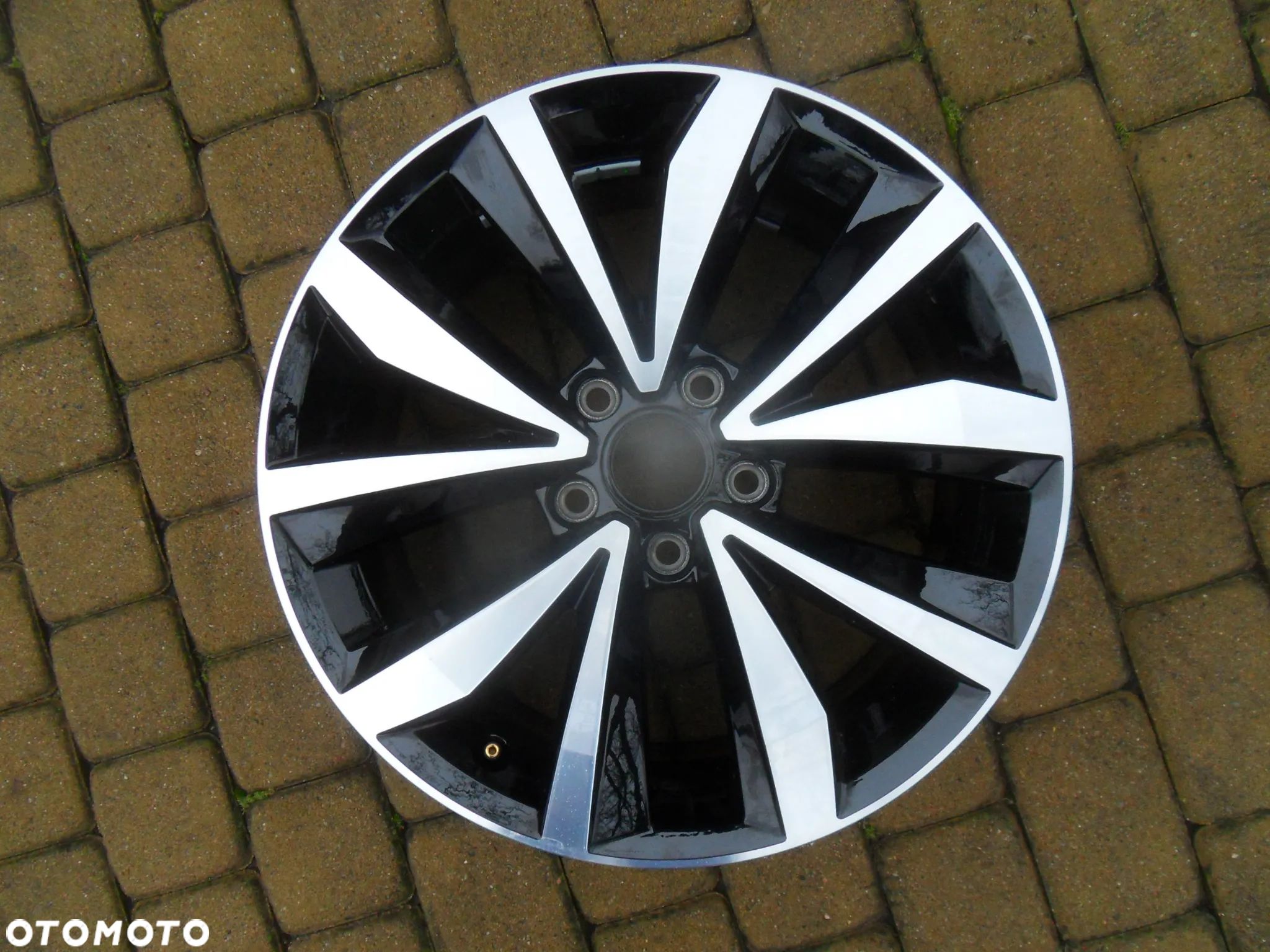 Felga 17'' 5x112 VW T-Roc 2GA601025P K B N 7x17 ET45 IDEALNA - 1