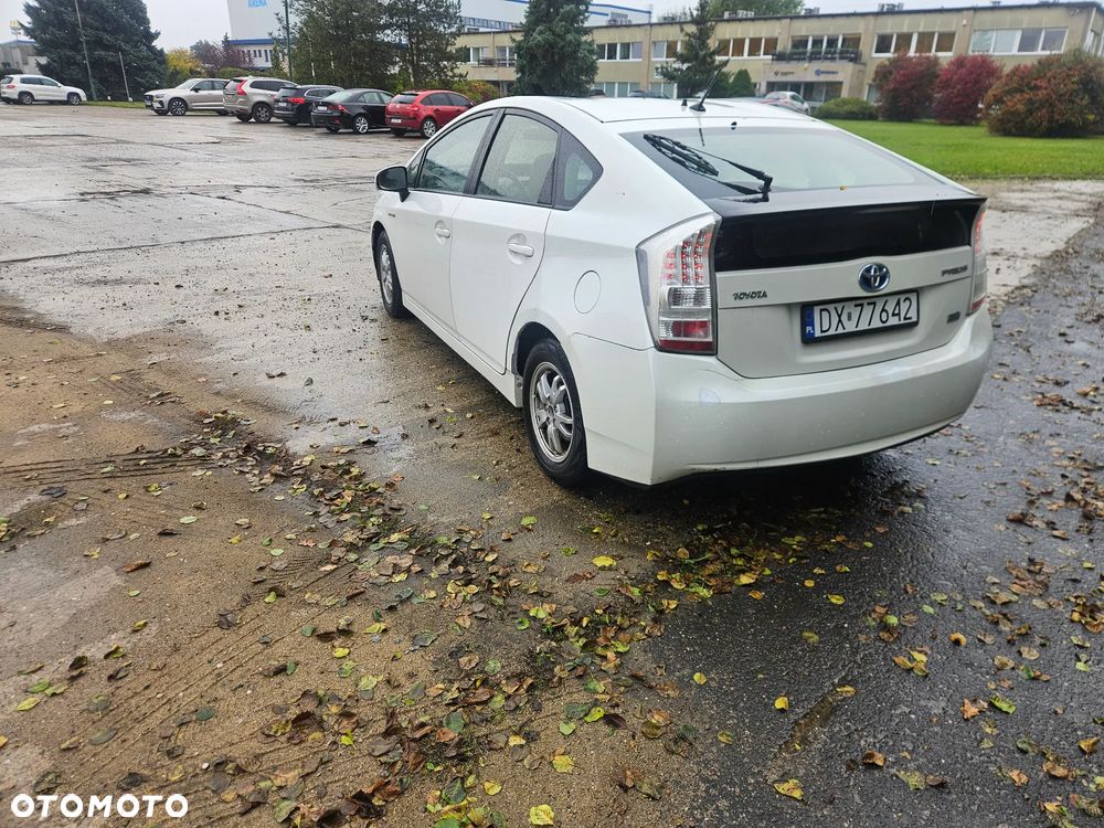 Toyota Prius 1.8 HSD Prestige - 4