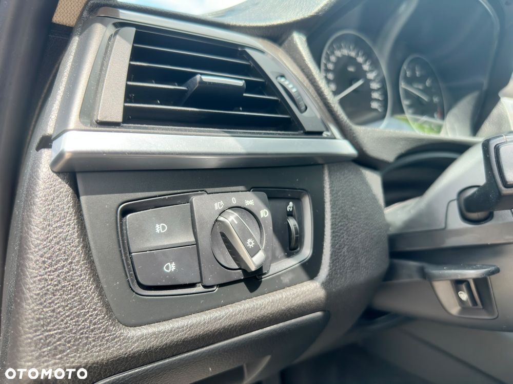 BMW Seria 3 320d Luxury Line - 26