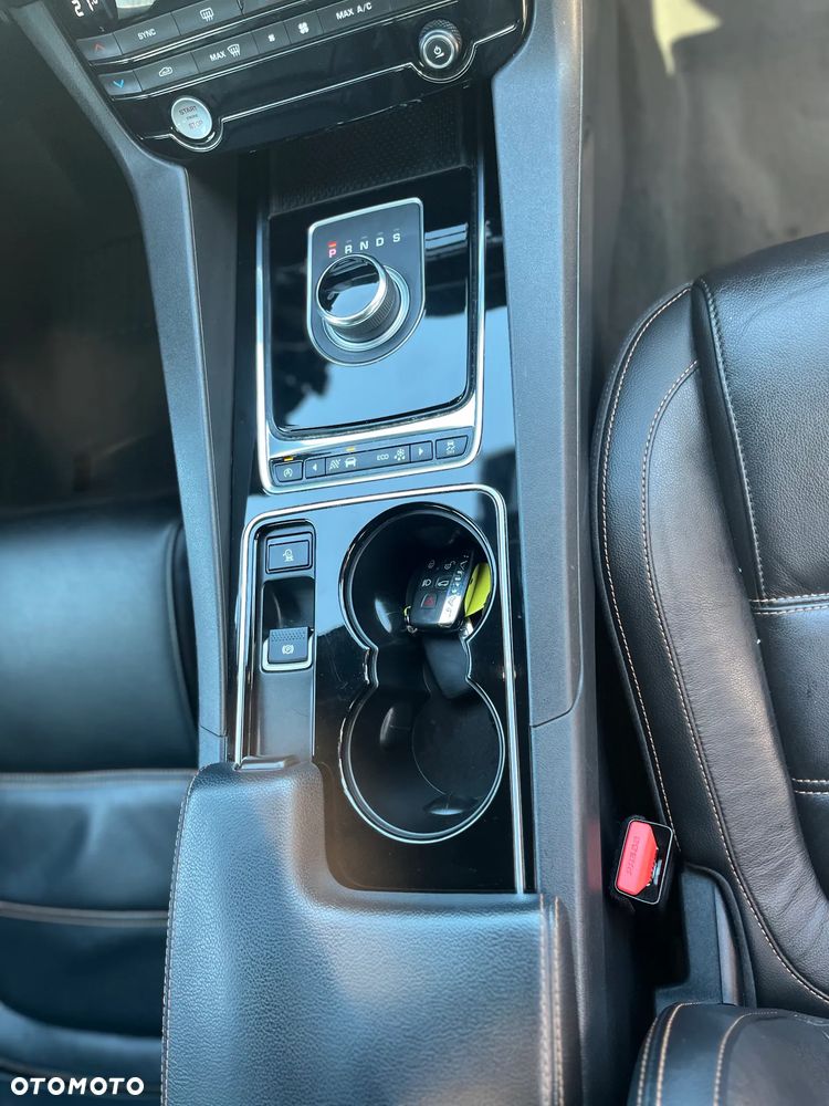 Jaguar F-Pace 20d Portfolio - 21