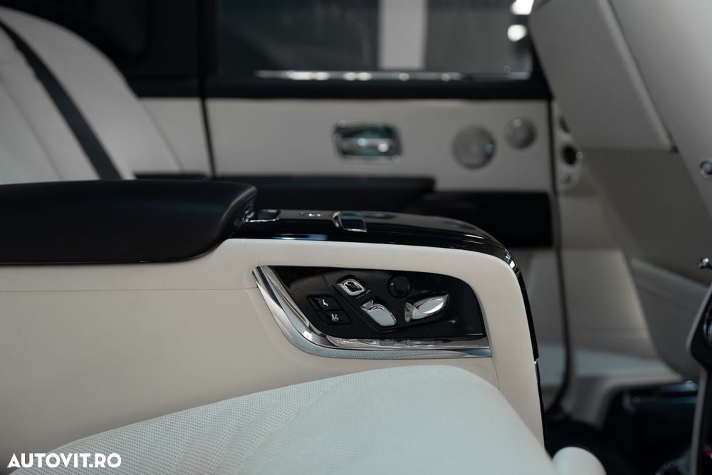 Rolls-Royce Cullinan Standard - 28