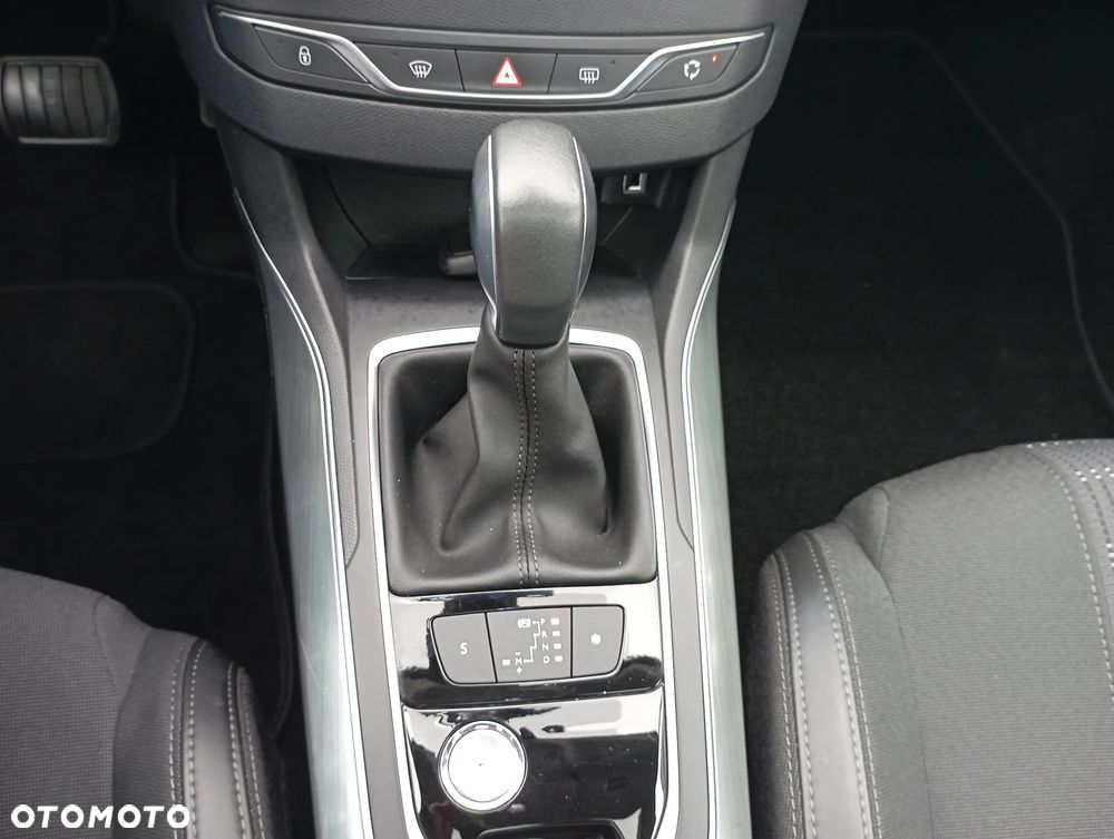 Peugeot 308 1.2 PureTech Allure S&S EAT6 - 15