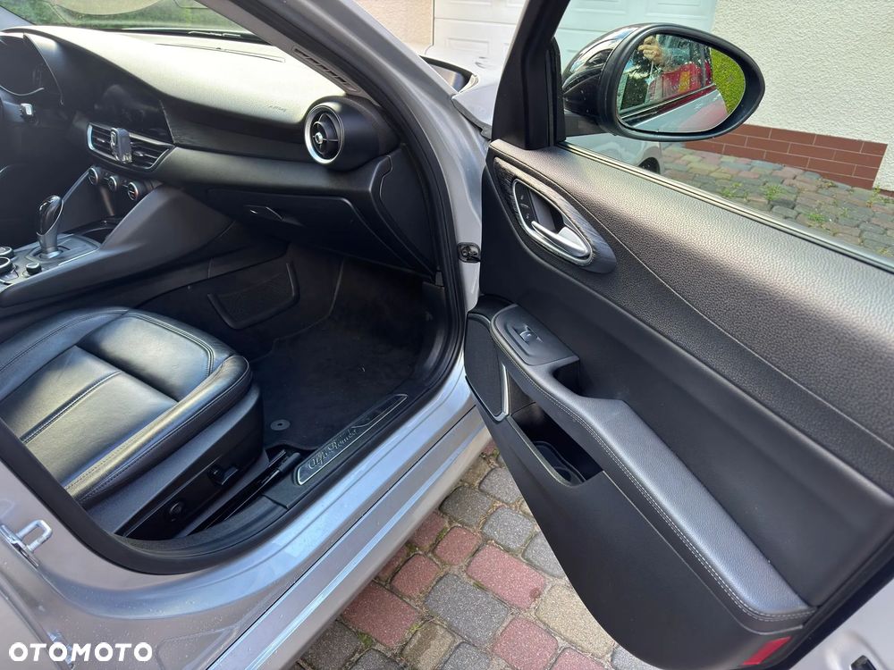 Alfa Romeo Giulia 2.0 Turbo Tributo Italiano Q4 - 12