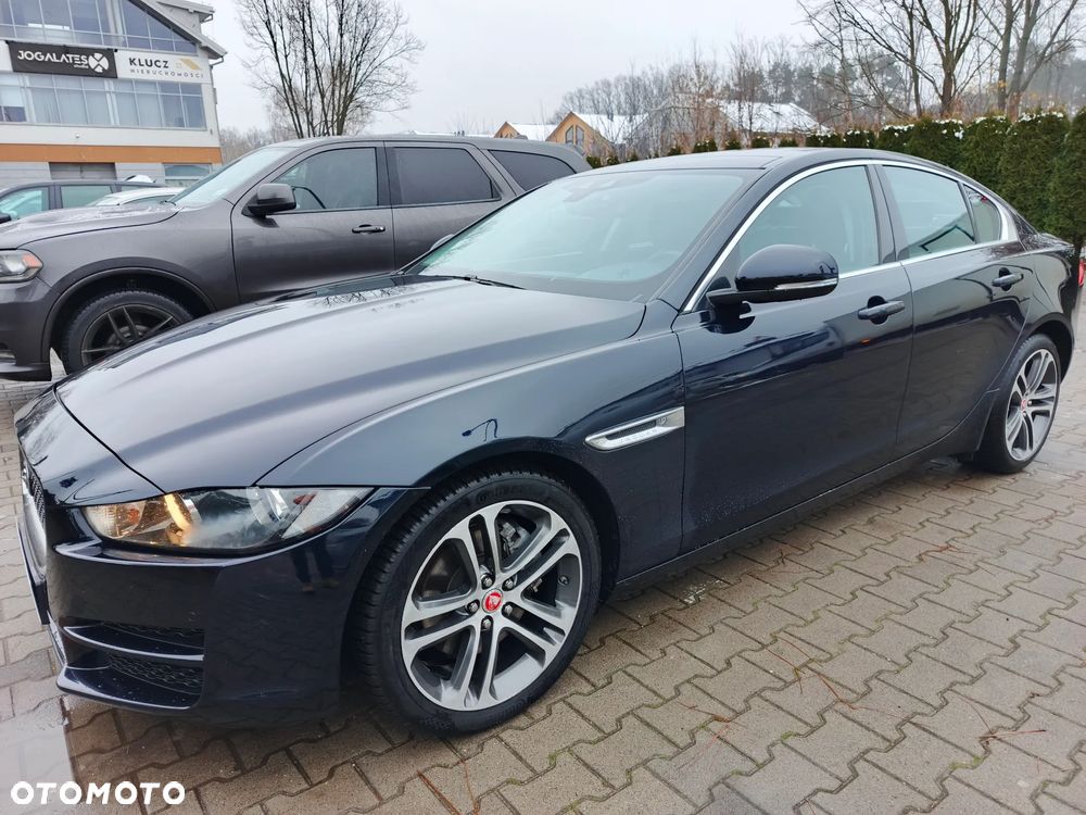 Jaguar XE 2.0 D Portfolio - 1