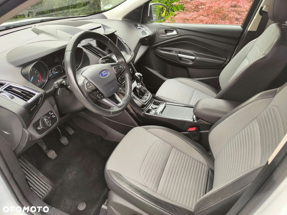 Ford Kuga 1.5 EcoBoost 2x4 Titanium - 9