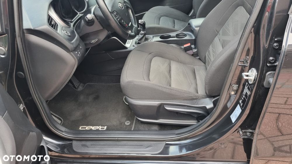 Kia Ceed 1.6 GDI Dream-Team Edition - 11