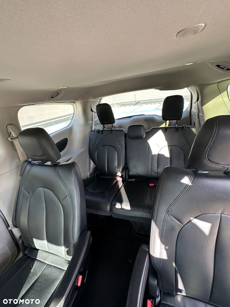 Chrysler Pacifica - 11