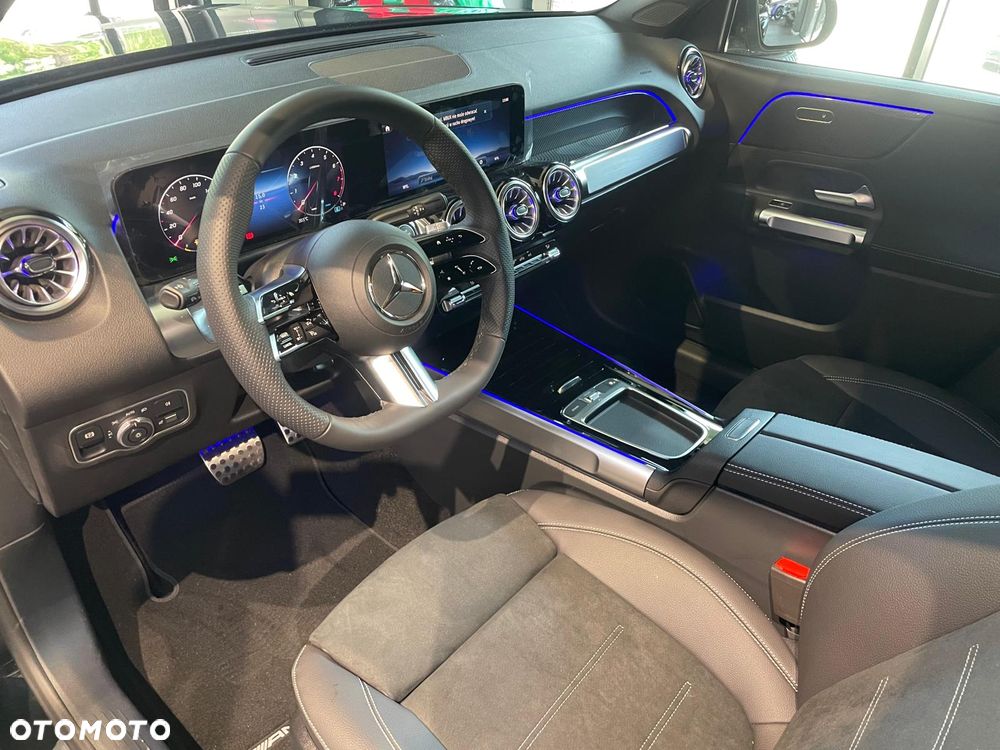 Mercedes-Benz GLB 200 AMG Line 7G-DCT - 4