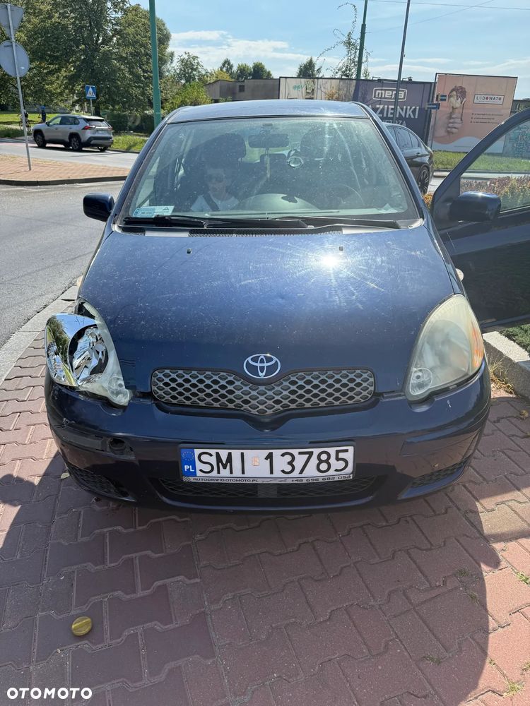 Toyota Yaris 1.0 Base - 1