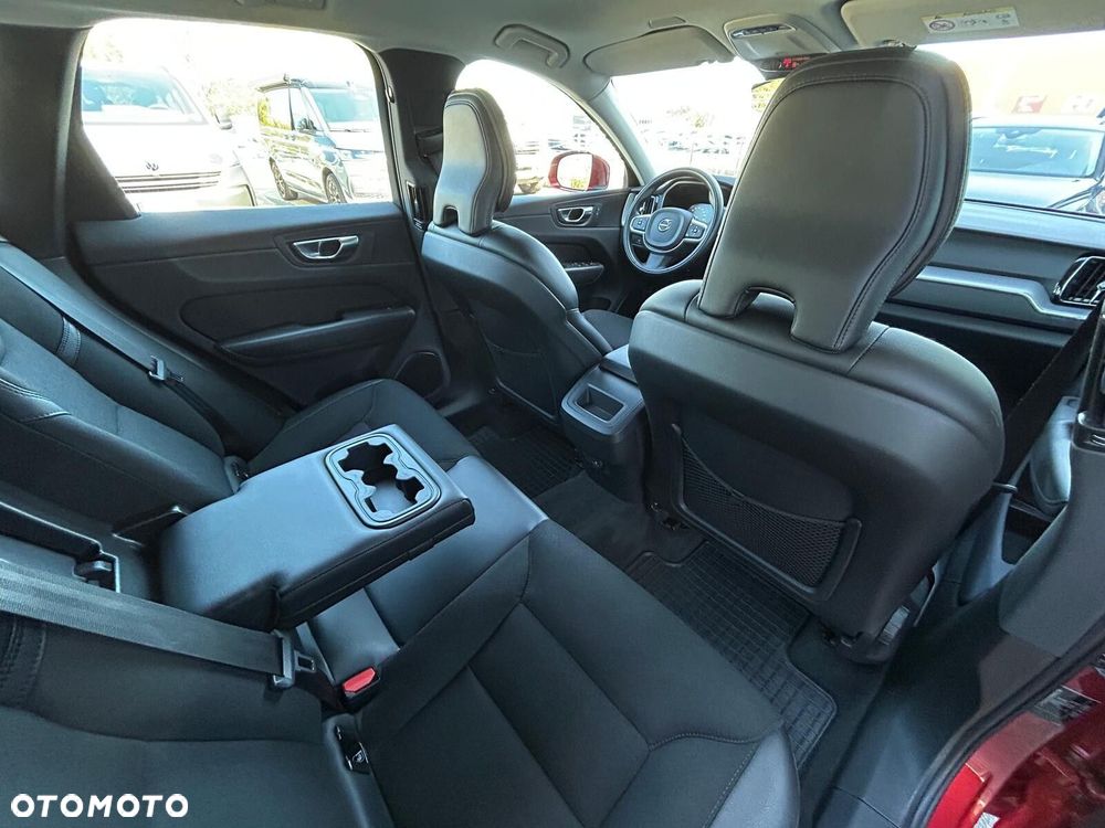Volvo XC 60 B4 B Momentum - 8