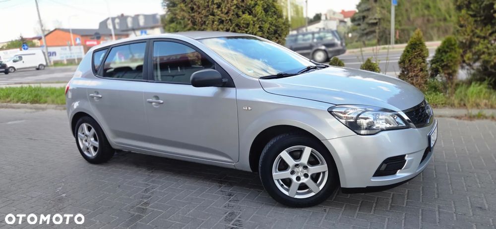 Kia Ceed 1.4 CVVT Dream-Team Edition - 19