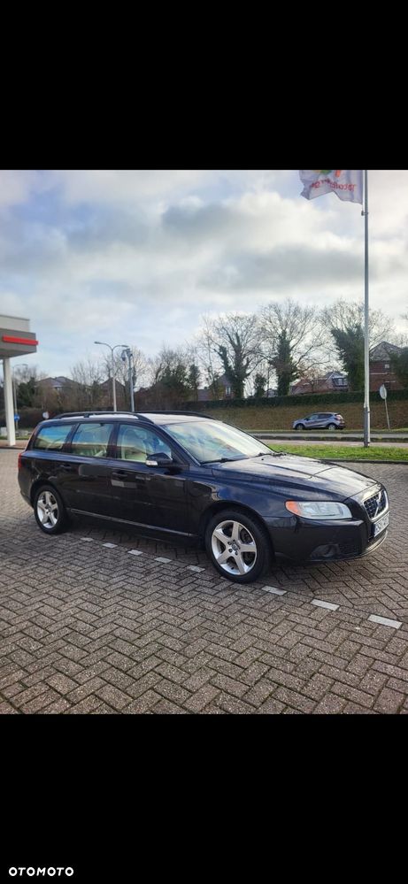 Volvo V70 2.5T Momentum - 1