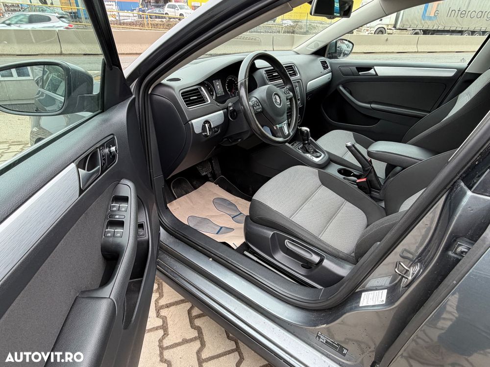 Volkswagen Jetta - 5