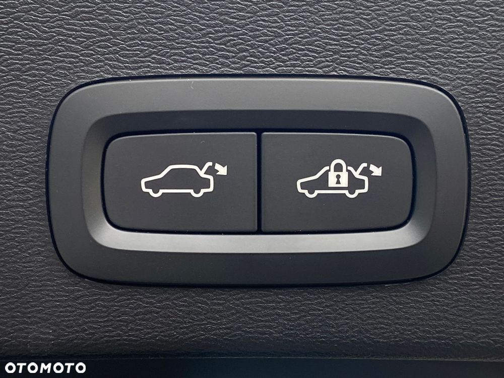 Volvo XC 40 T3 Momentum Pro - 22