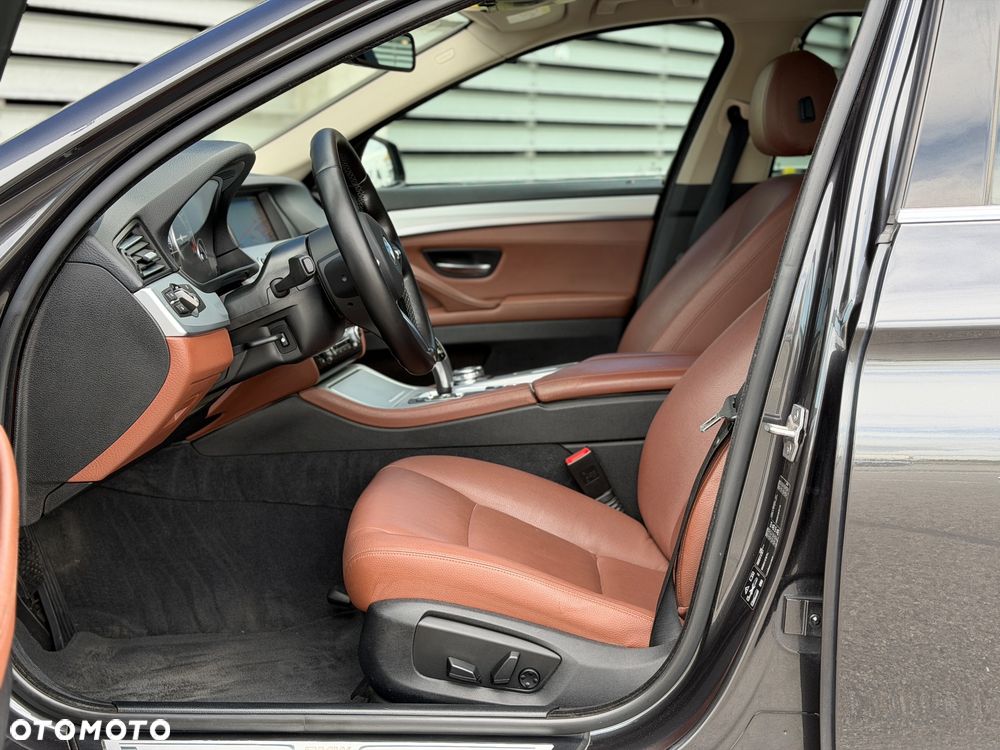 BMW Seria 5 520d xDrive - 10
