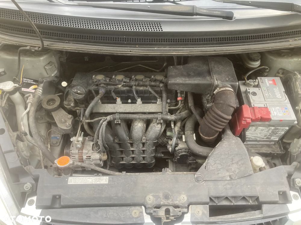 Mitsubishi Colt - 18