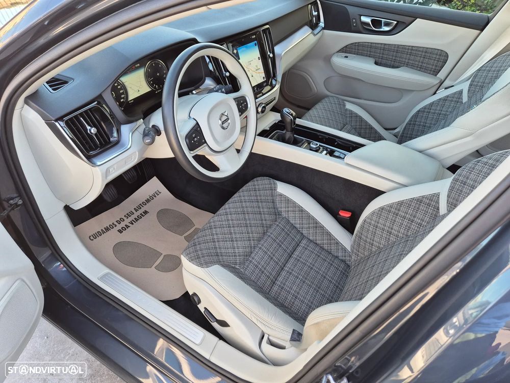 Volvo V60 2.0 D3 Momentum Plus - 20