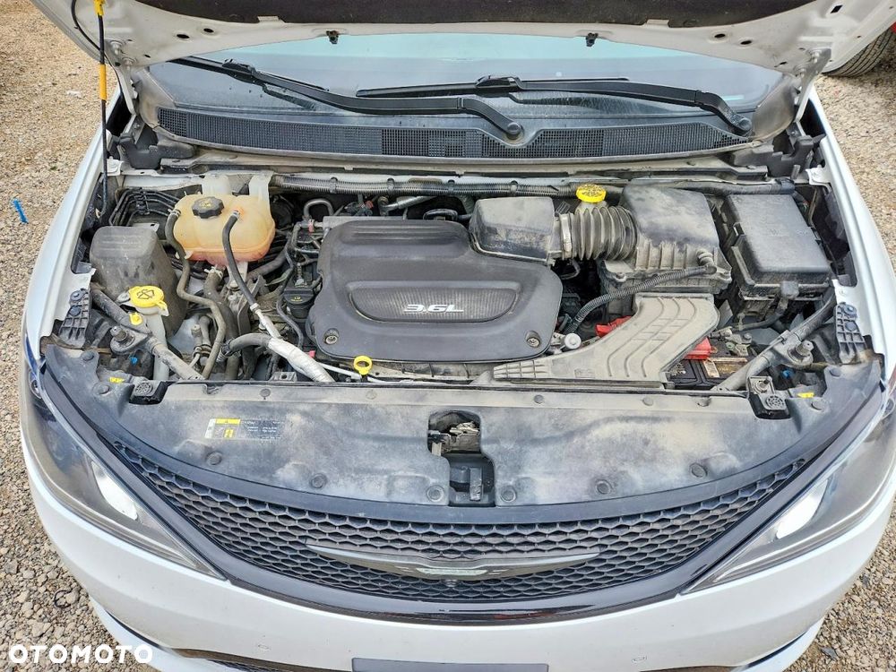 Chrysler Pacifica - 12