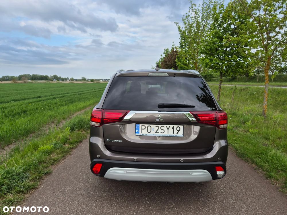 Mitsubishi Outlander 2.0 Instyle + 4WD CVT - 6