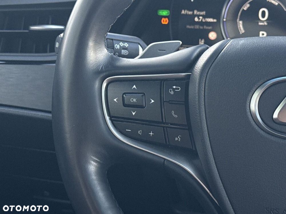 Lexus ES 300h Business Edition - 26