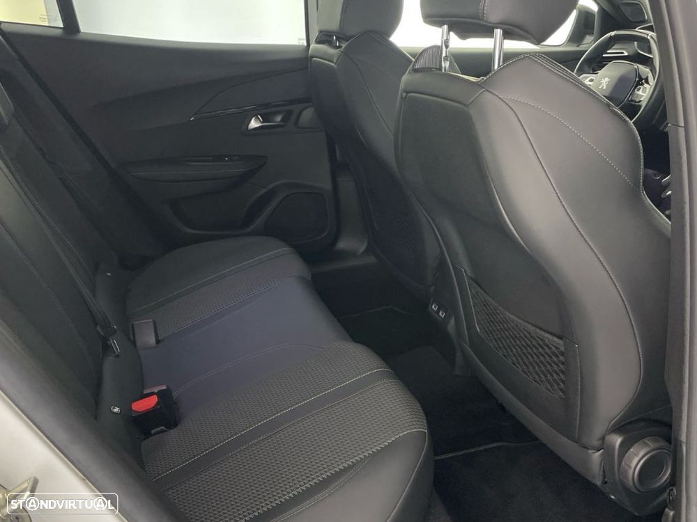 Peugeot 2008 1.2 PureTech GT - 24