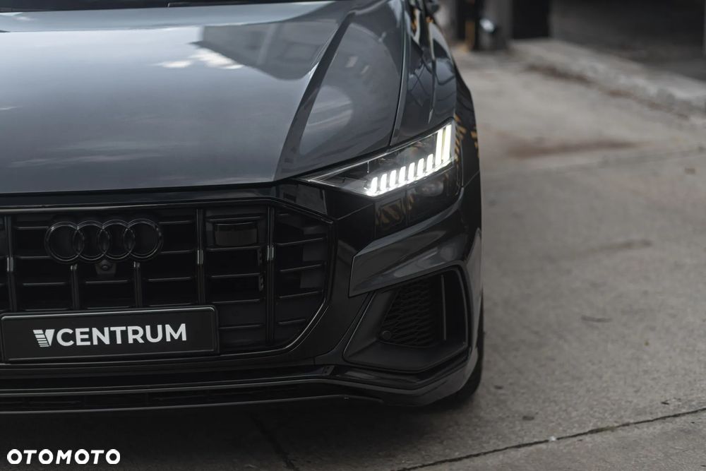 Audi SQ8 - 8
